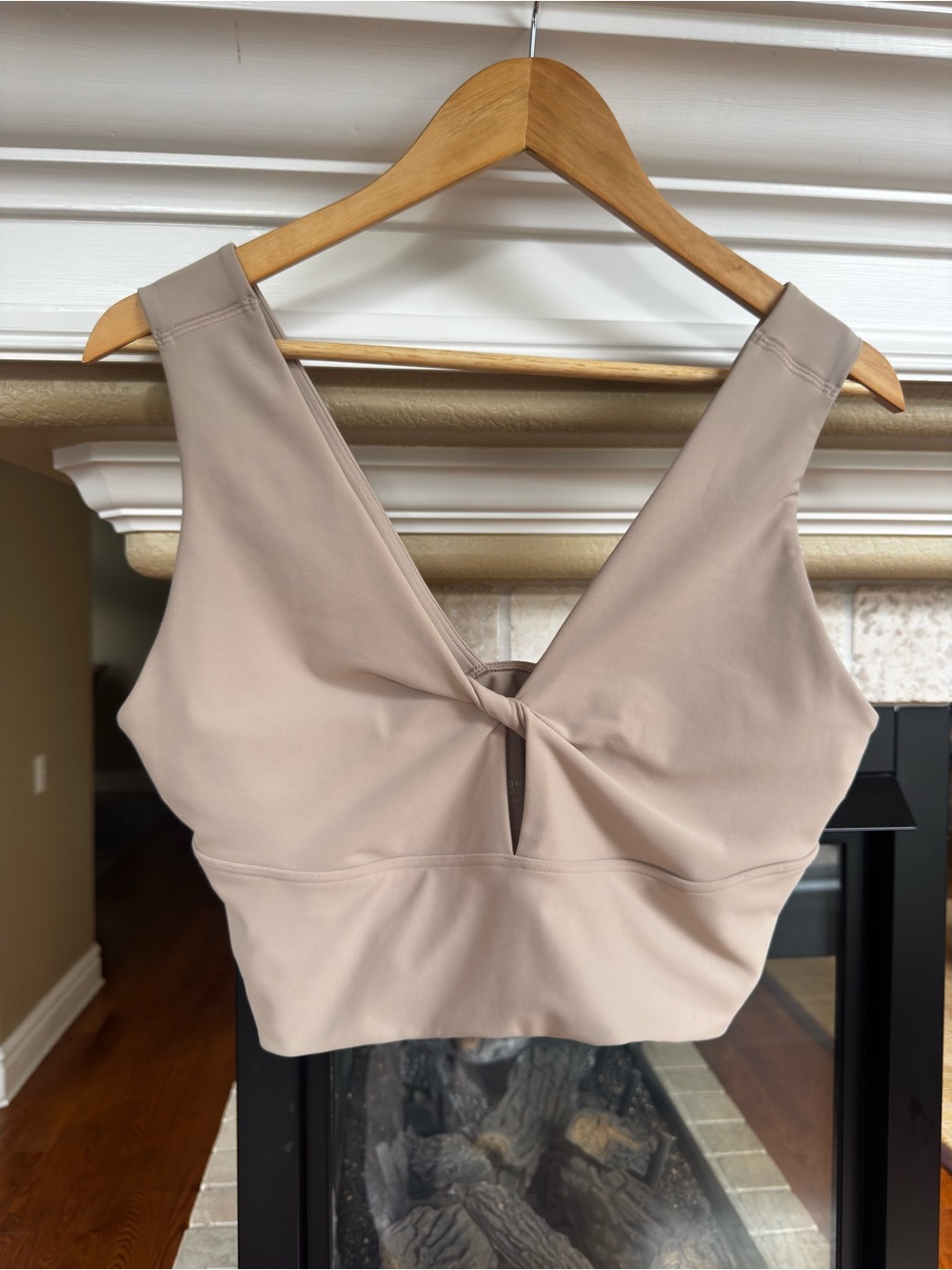 Old Navy Active Twist-Front Sports Bra L Casual Athleisure Minimal